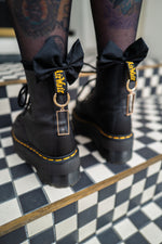 Load image into Gallery viewer, The 1975 Box Boot Charms - Gold
